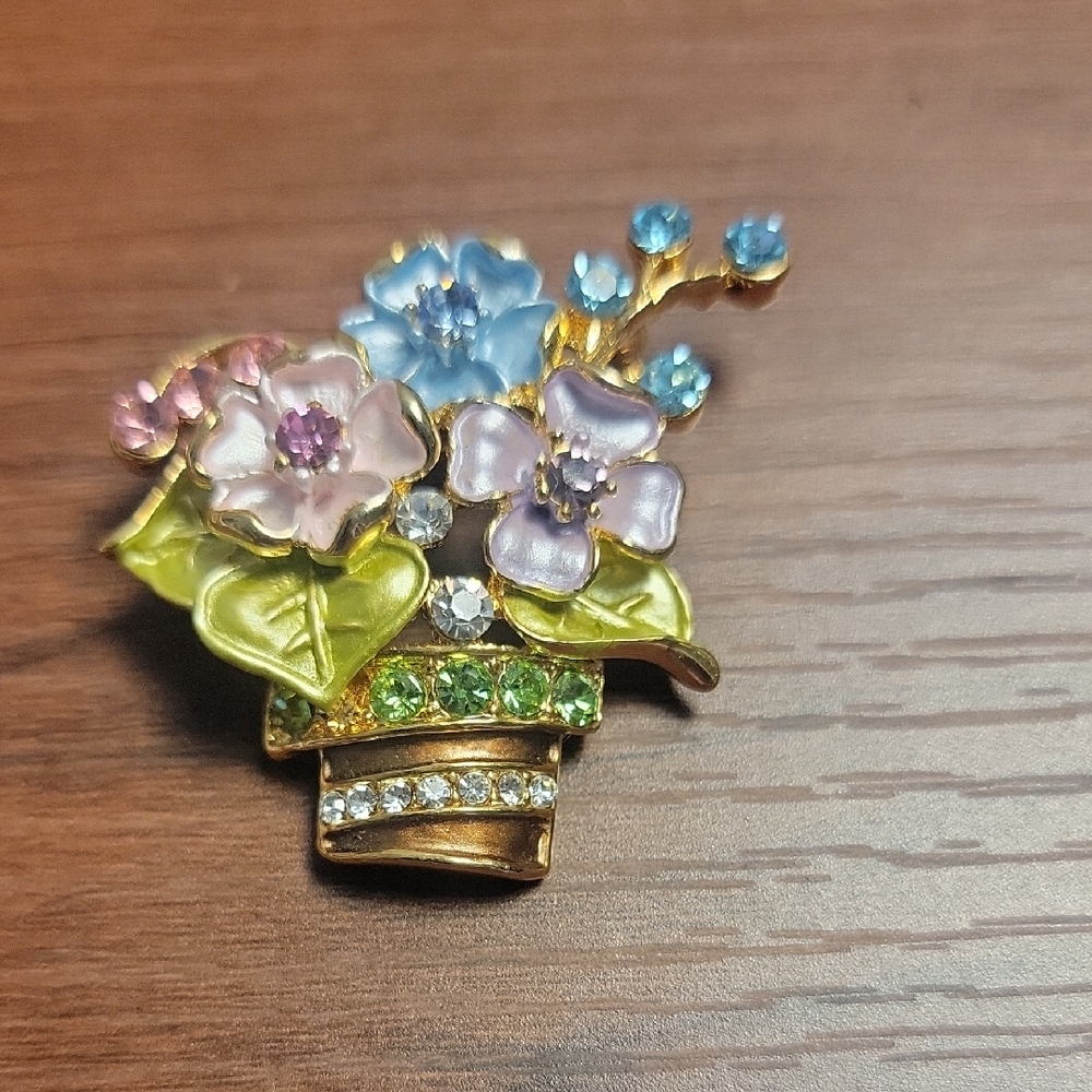 Source Unknown Multicolor Floral Brooch
